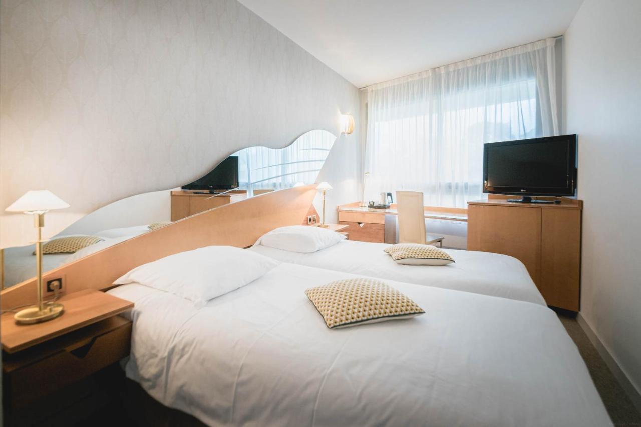 Le Crystal Dinard Plage Exterior photo