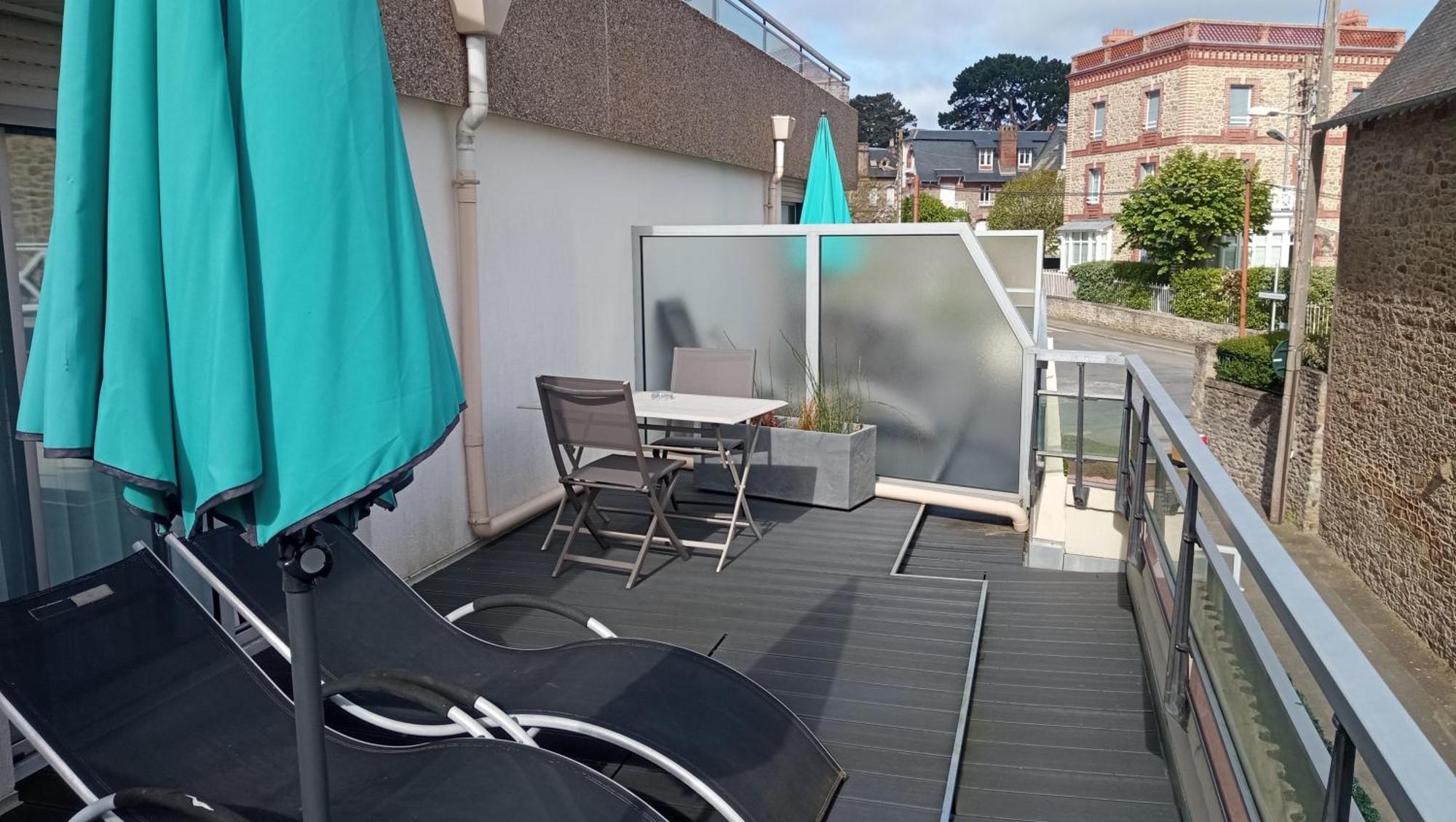 Le Crystal Dinard Plage Exterior photo