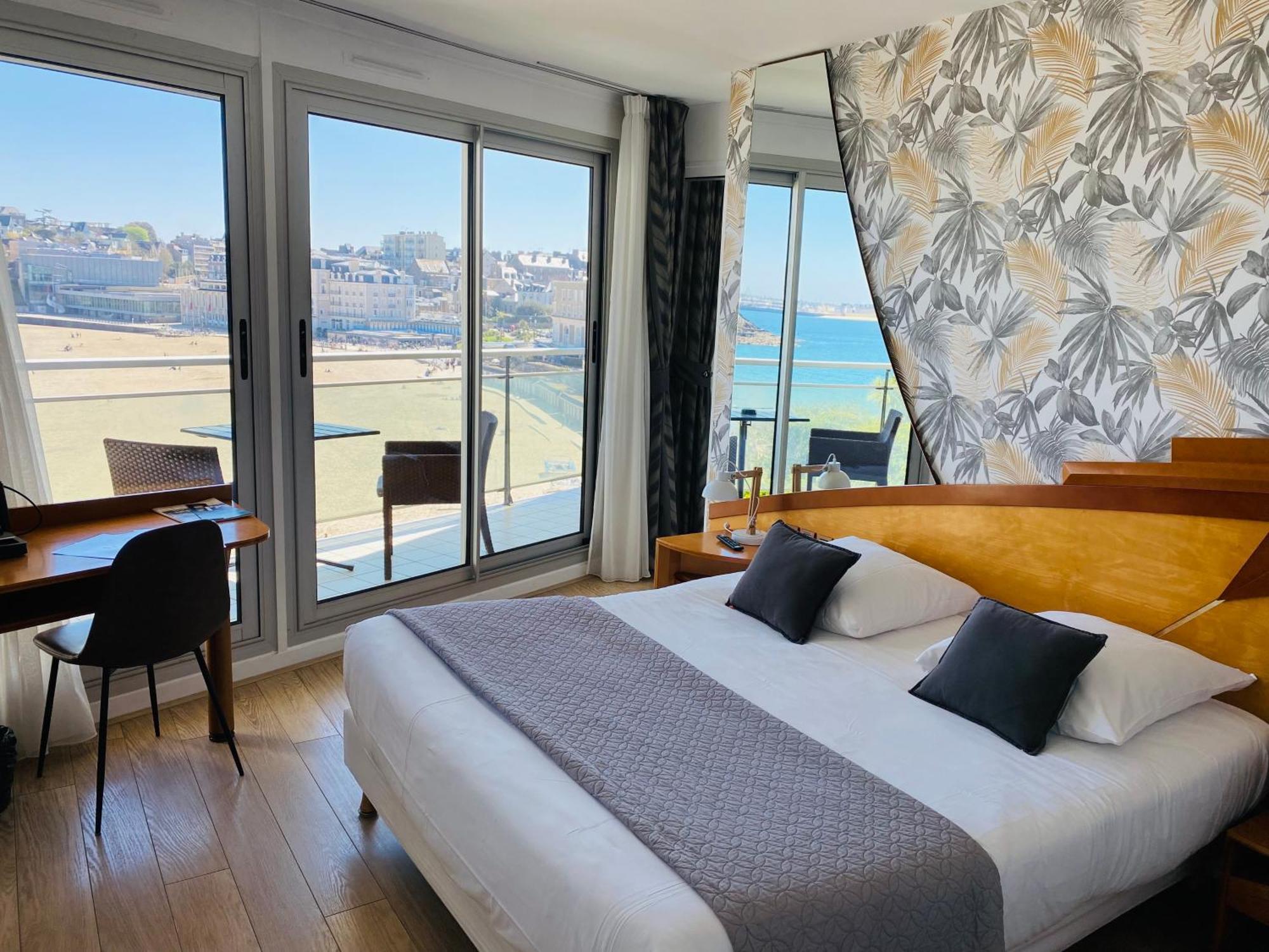 Le Crystal Dinard Plage Exterior photo