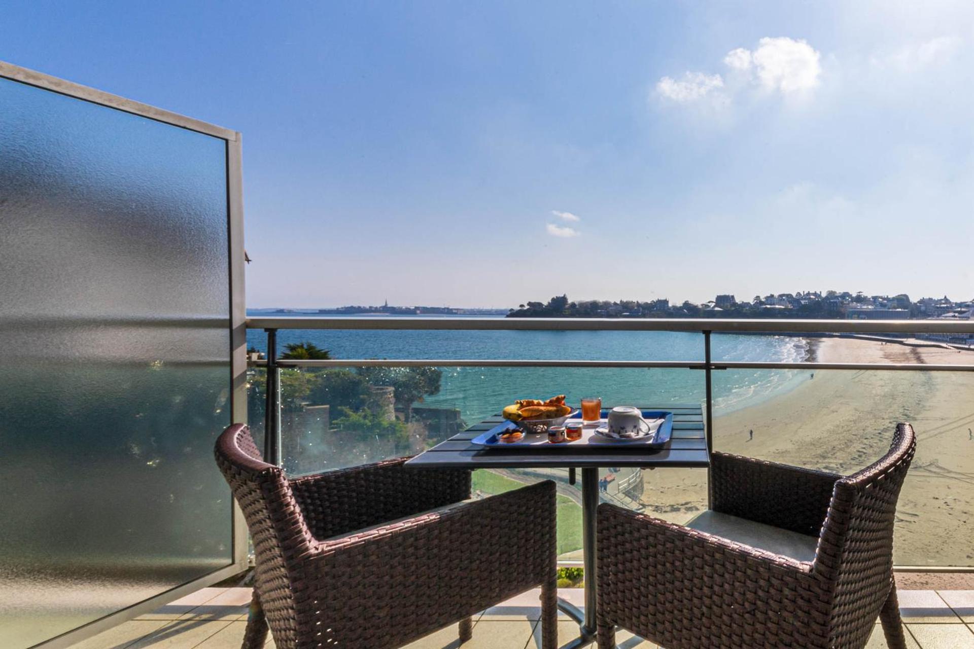 Le Crystal Dinard Plage Exterior photo